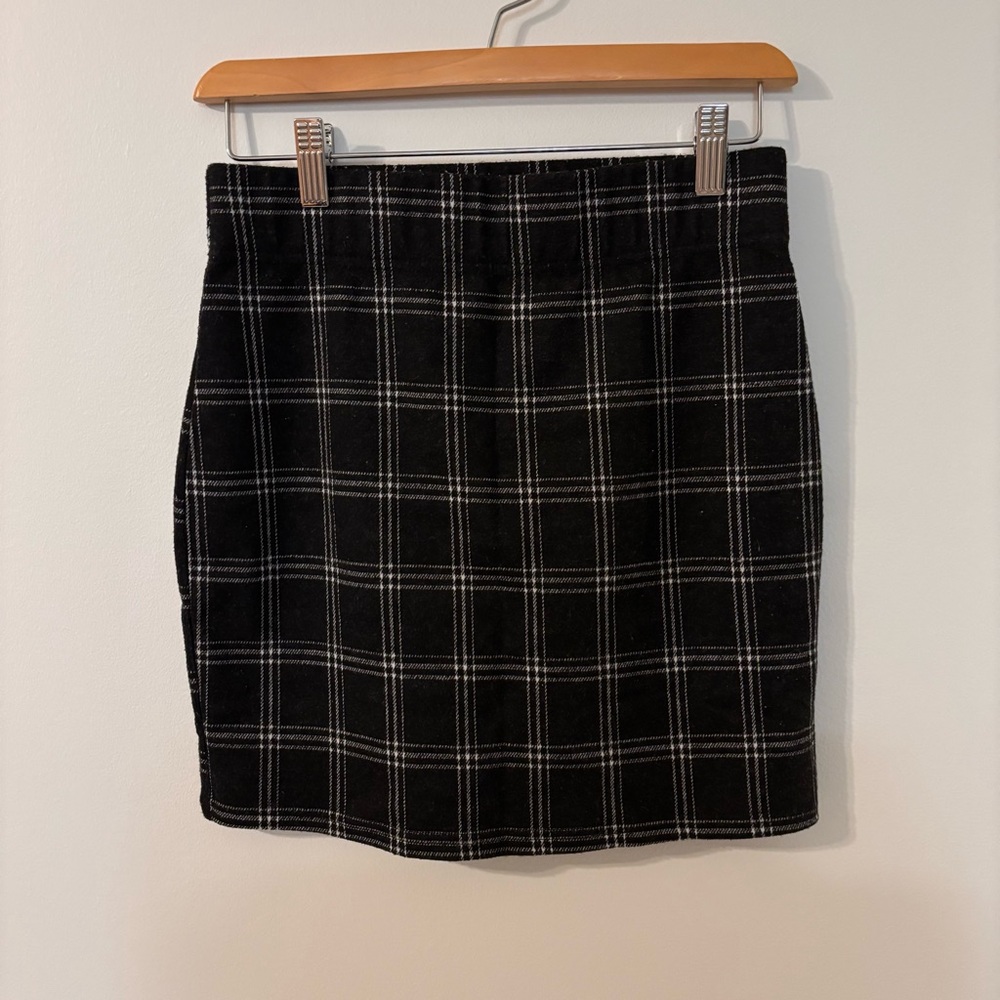 Classic Black Plaid Skirt Size S GUC